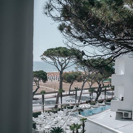 Hotel Luna Centrale Lignano Sabbiadoro Dış mekan fotoğraf