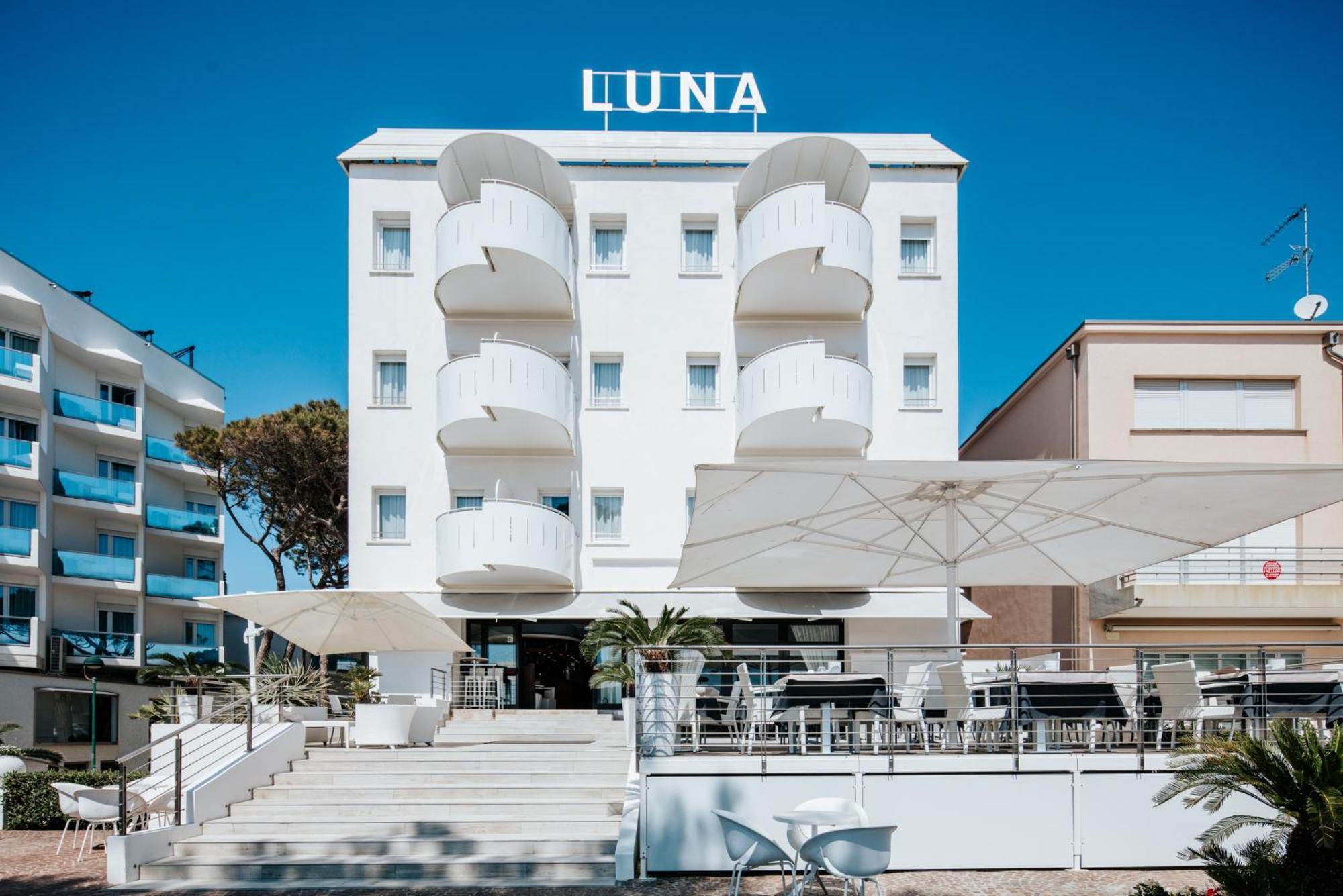 Hotel Luna Centrale Lignano Sabbiadoro Dış mekan fotoğraf