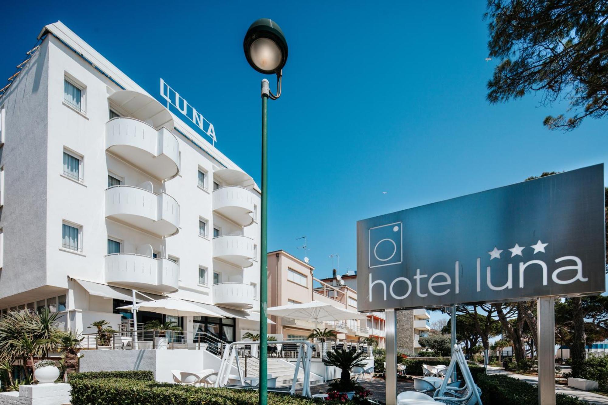 Hotel Luna Centrale Lignano Sabbiadoro Dış mekan fotoğraf